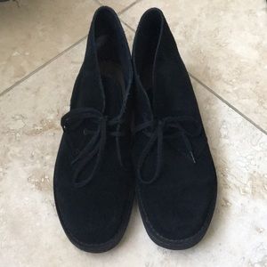 Clark’s black suede chukka